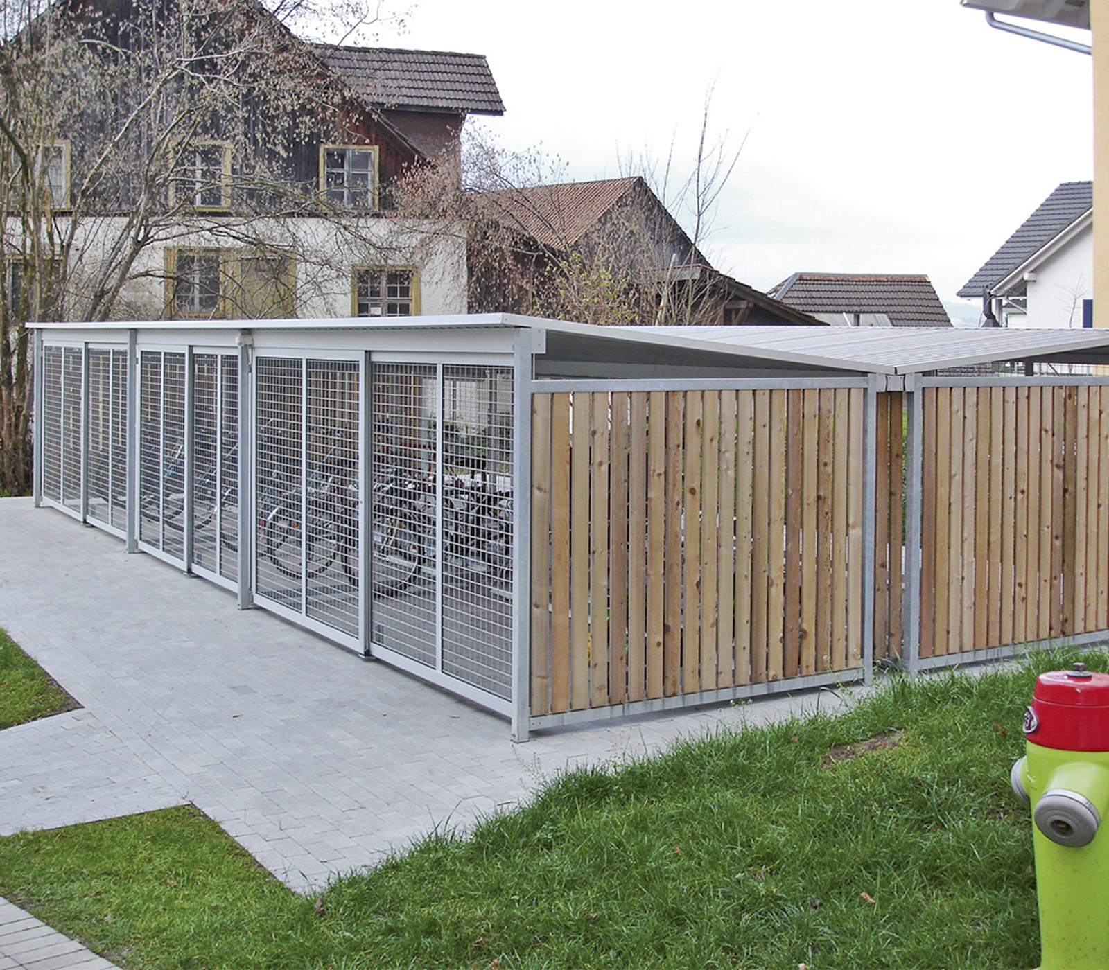 Velounterstand Ecobox mit Gitterschiebetüren und Holzverkleidung