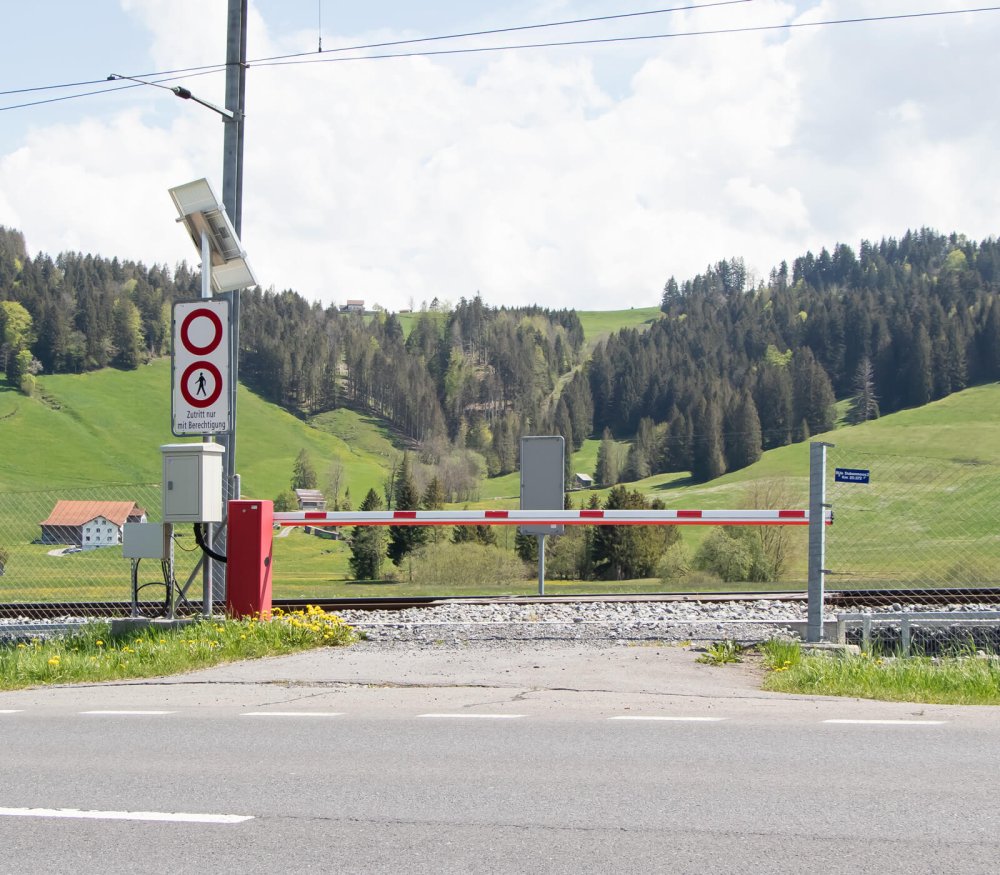 Referenz Kern AG Solarschranke in Bennau Bahnübergang Absperrungen