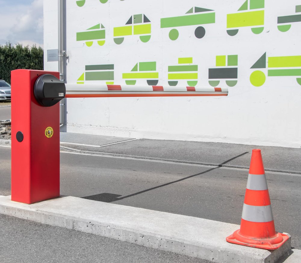 Schranke Typ B23 bei Einfahrt Waschanlage