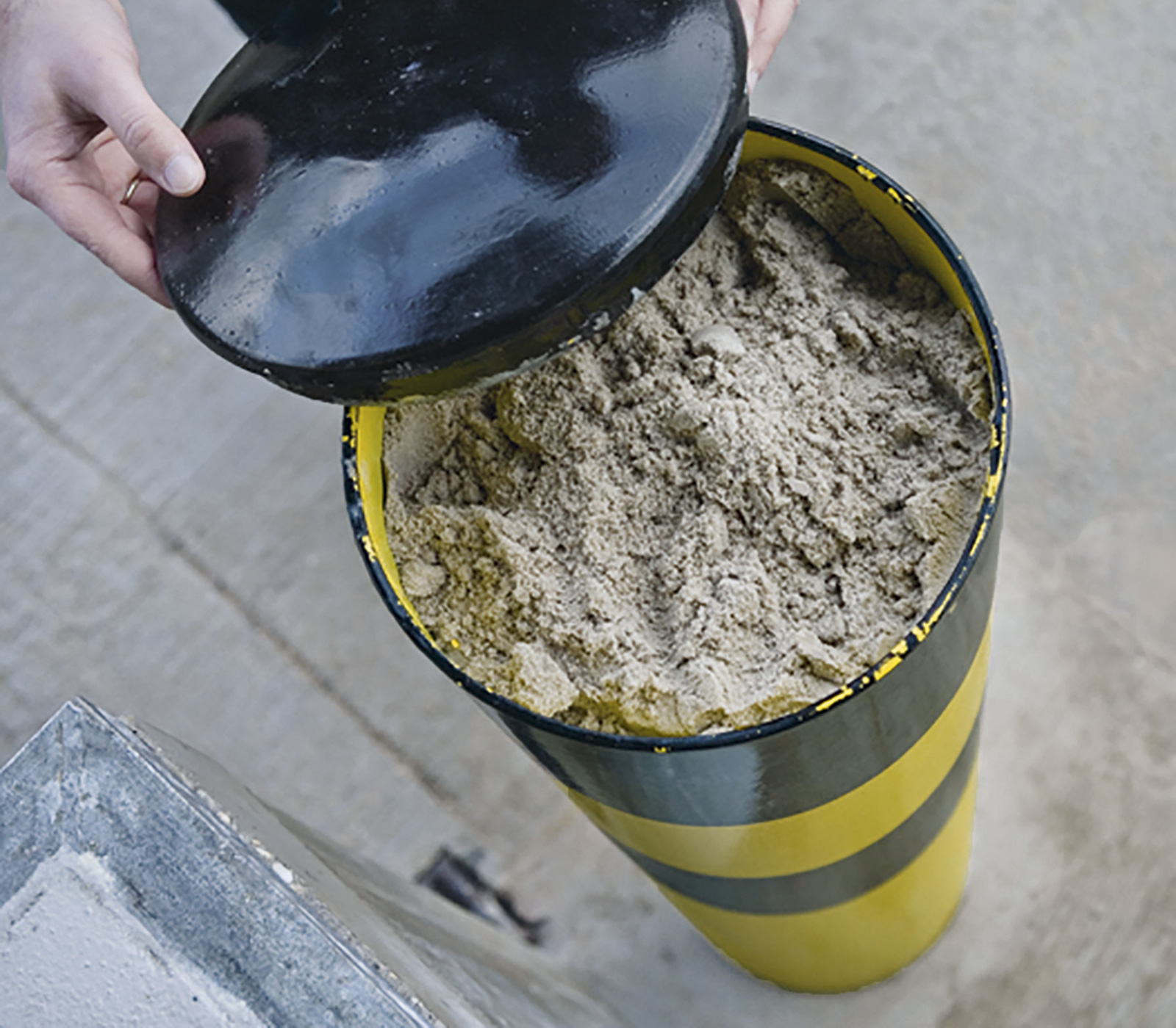 Poller gefüllt mit Sand