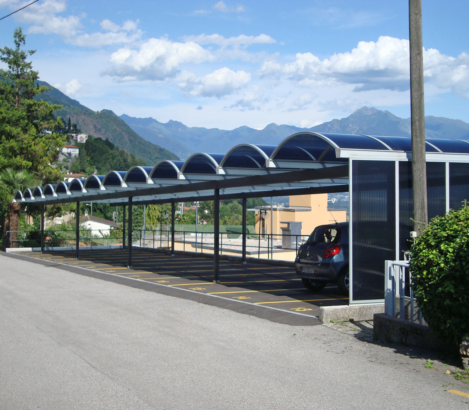 Carport Arco mit Tonnendach aus Plexiglas Röhm mit Endlosmontage